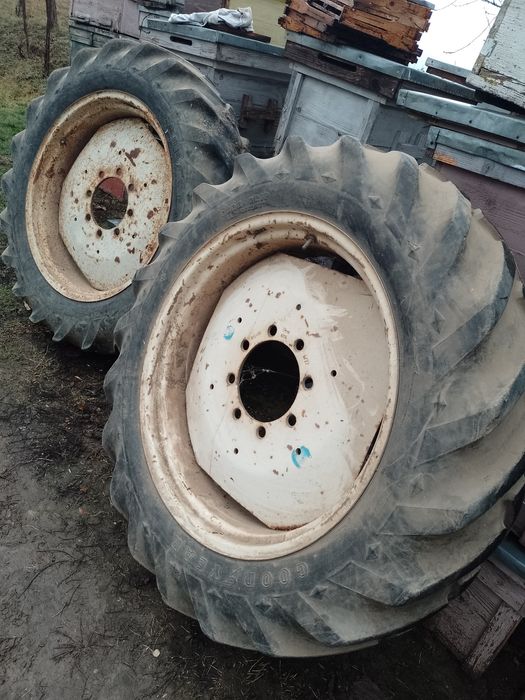 Roți, jenti, cauciucuri tractor 12,4 R32