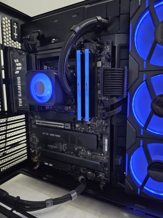 9850x3d, 32GB DDR5, 1TB SSD, X870E, 1000w, Vision Compact