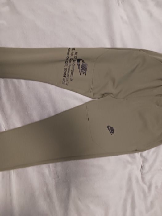 Продавам nike tek fleece!