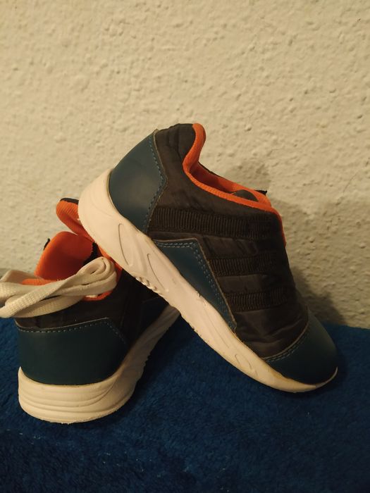Adidasi sport baieti!