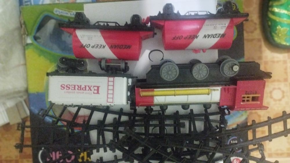 Продам конструкторы, игрушки.