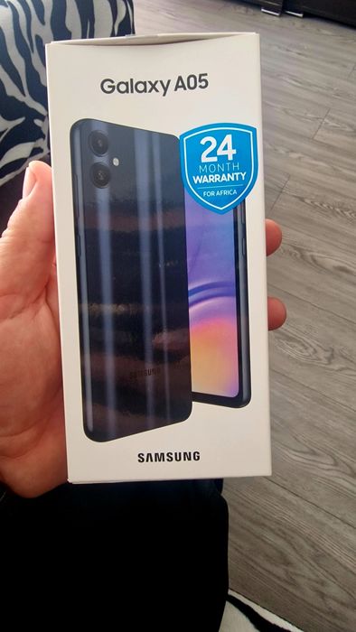 Vând telefon samsung  impecabil