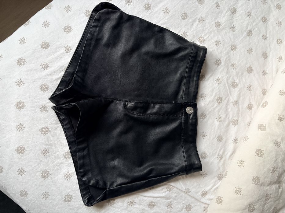 Къси кожени панталонки