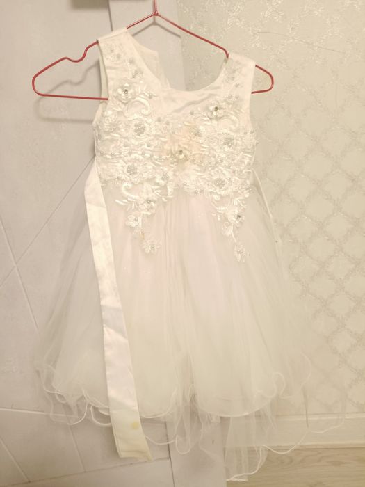 Продаю платье, костюмы