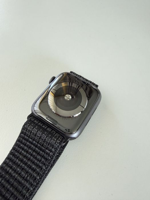 Apple Watch 5 - 44 mm Space Gray model A2093
