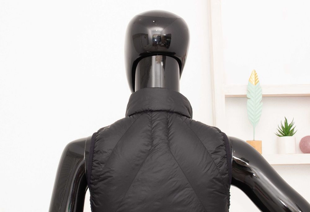 Reebok оригинална дамска грейка пухена елек черен с пух и пера XS