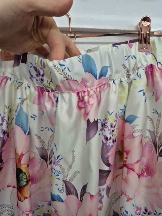 Fusta florala roz