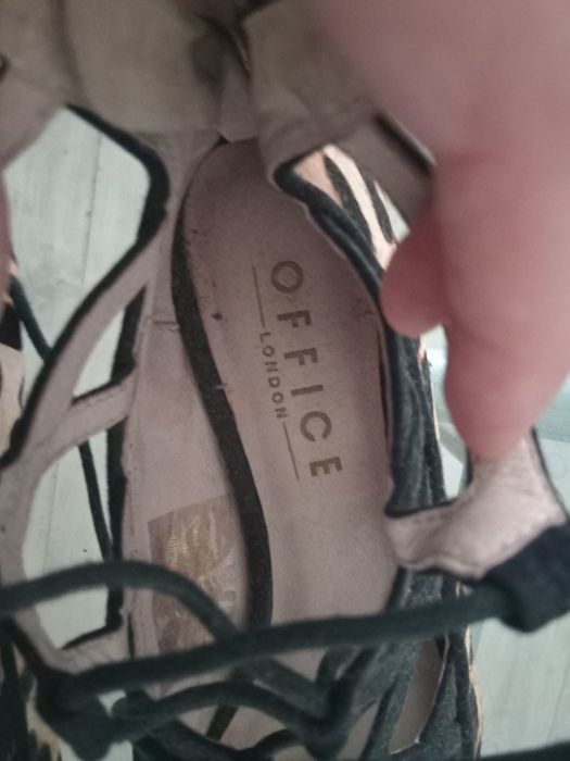 Sandale zebra de birou