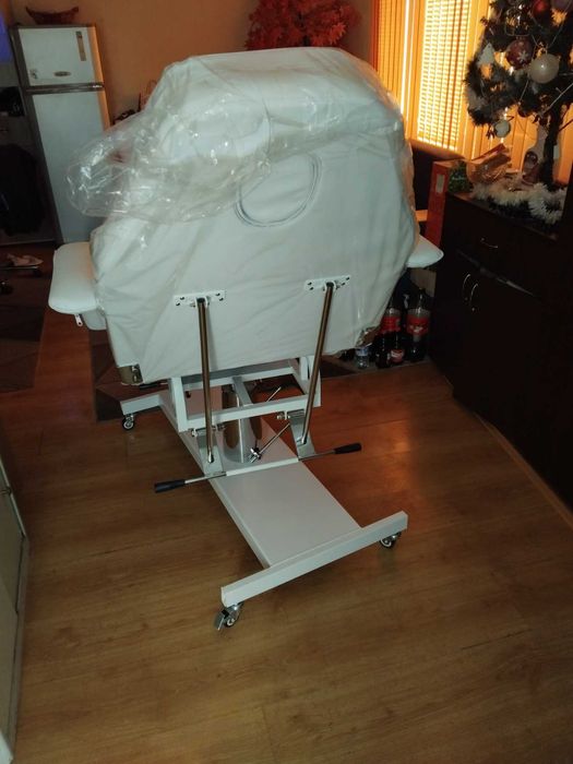 Продавам нов козметичен стол