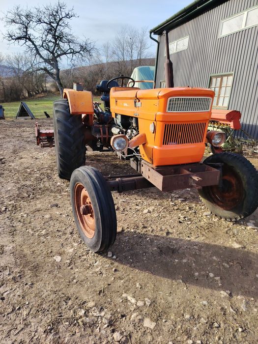 Vând tractor Fiat 670