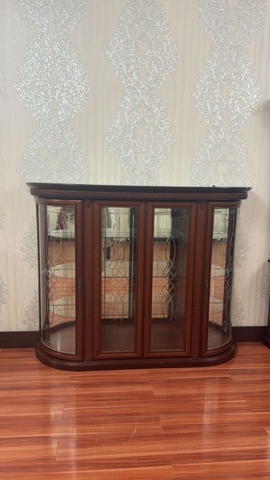 Сервант. в гостиную