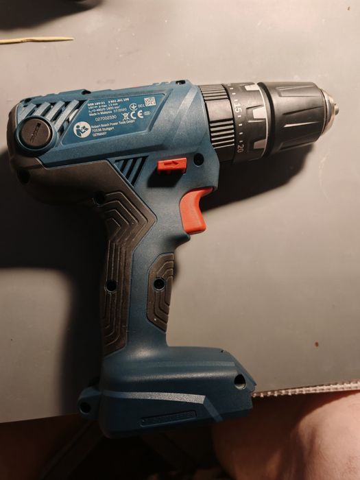 Bosch Gsb 18V-21  mașina percutor găurit noua