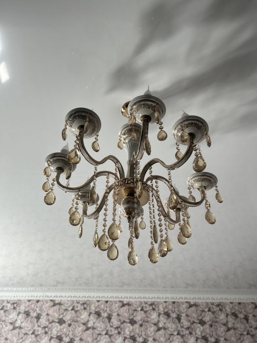 Продам люстру 10.000