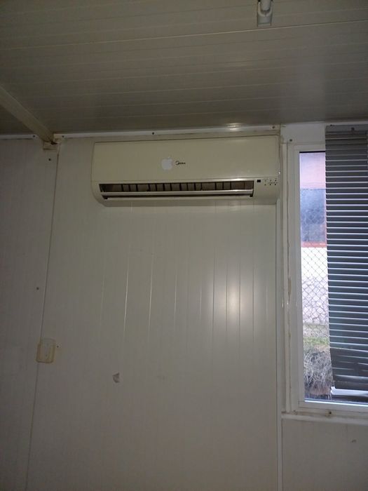 Продава 2 броя контейнери/фургон/ за живеене, офис или бизнес.