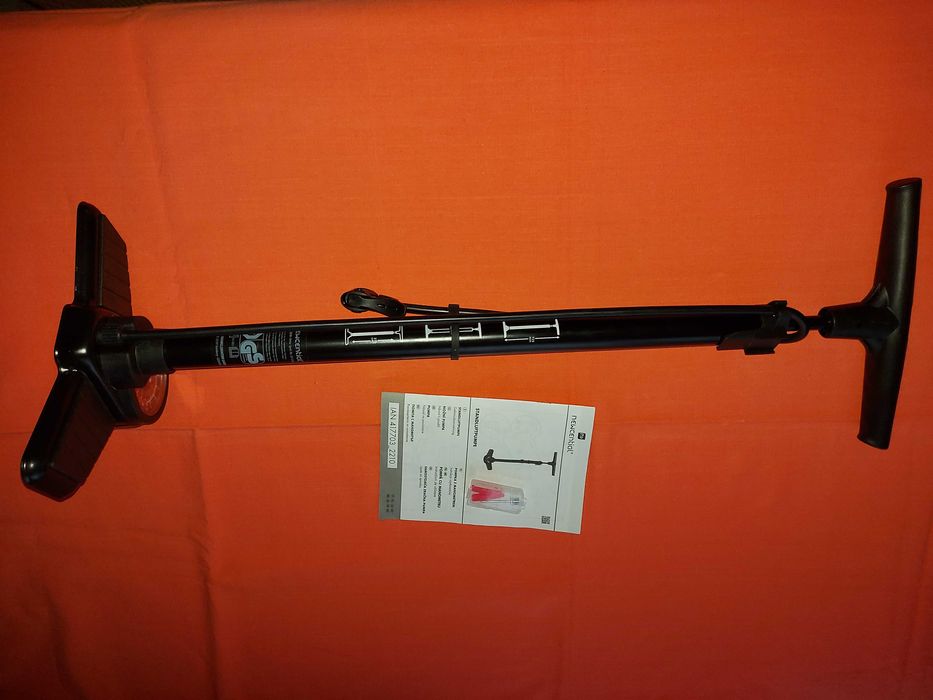 Pompa manuala cu manometru, pentru umflat roti