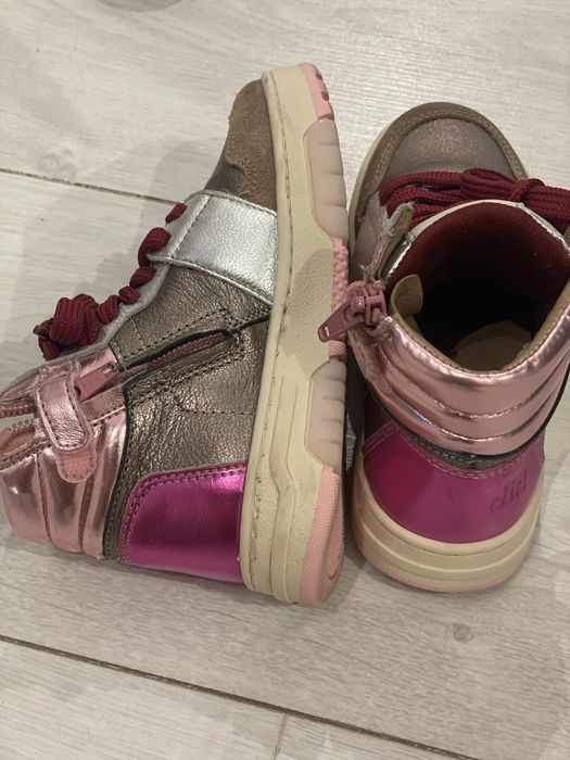 Vand sneakers fetite - marimea 28