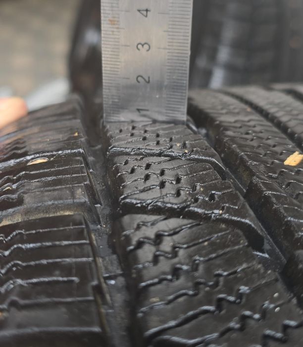 Продам шины размер 215/65/16