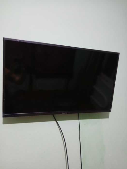 Hisense 32 talik televizor — SROCHNO / A'lo holatda (Aybi yo'q)