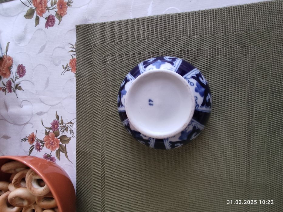 Кесе, пиалки кобальтовые.