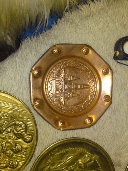 Продавам медни декоративни чиний