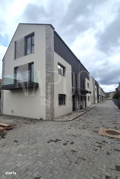 Casa 4 camere de vanzare in Terra, Floresti