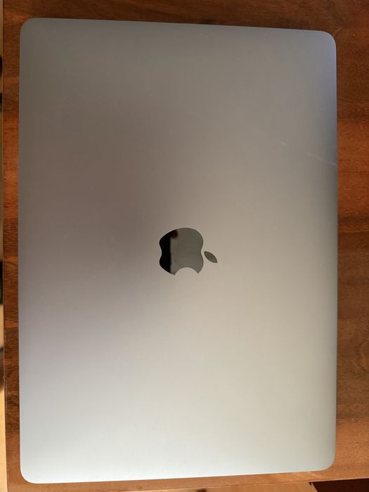 Продаю MacBook Pro 13" 2020 года на процессоре Apple M1.