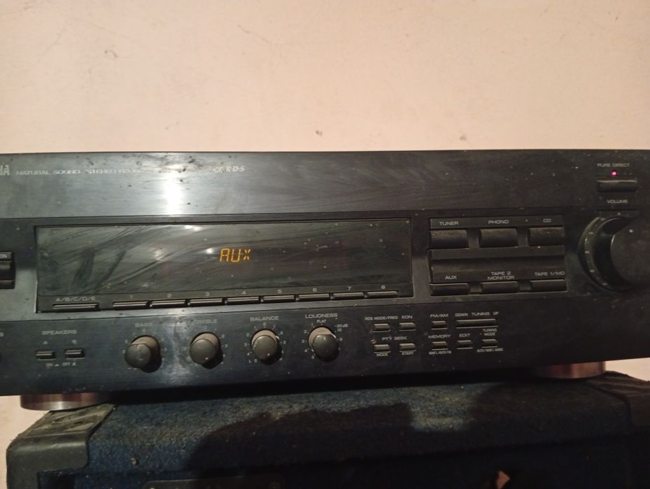 Vând stați și boxa