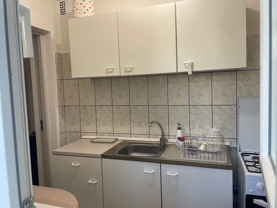 Proprietar inchiriez apartament 1 camera, 36 mp, str Stupilor, centrala proprie, balcon mare inchis, mobilat si utilat, pret 220€ + garantie