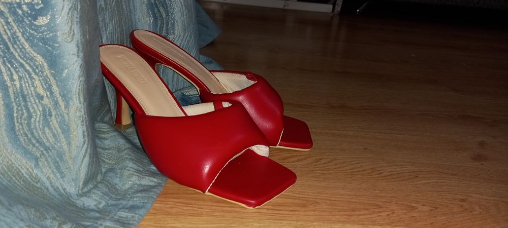 Продаб женские туфли