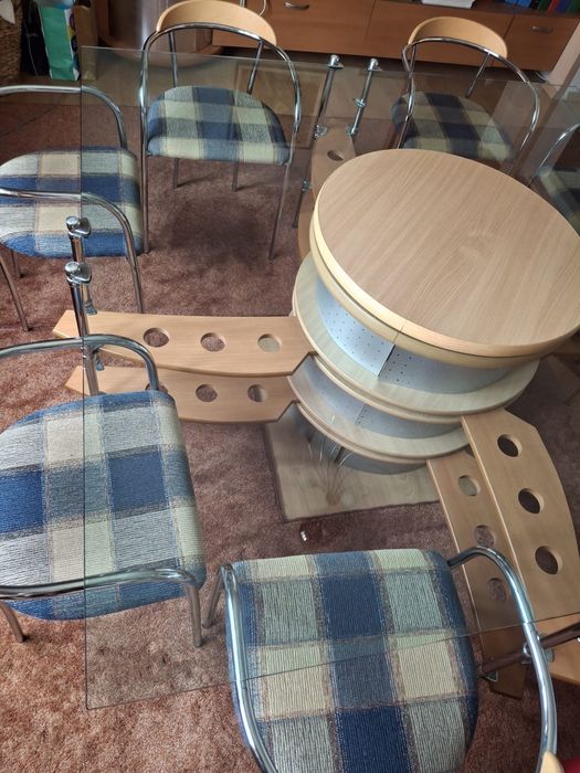 Masă dining din sticlă + 8 scaune, dimensiune 180x180 cm.