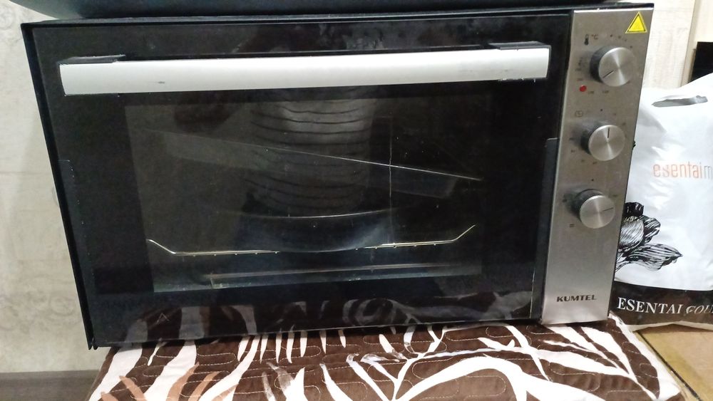 Духовка в хорошем состояний!