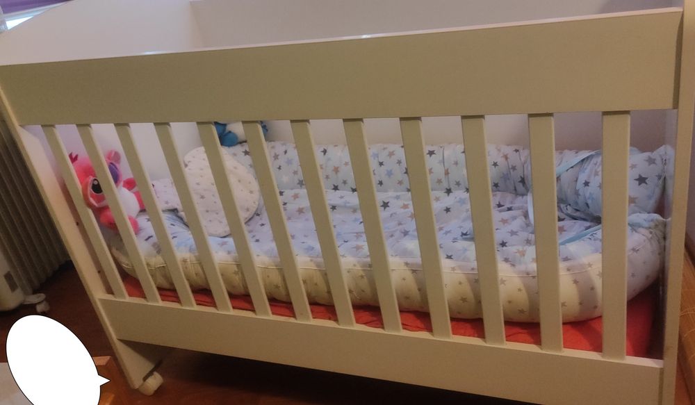 дървена кошара с колелца