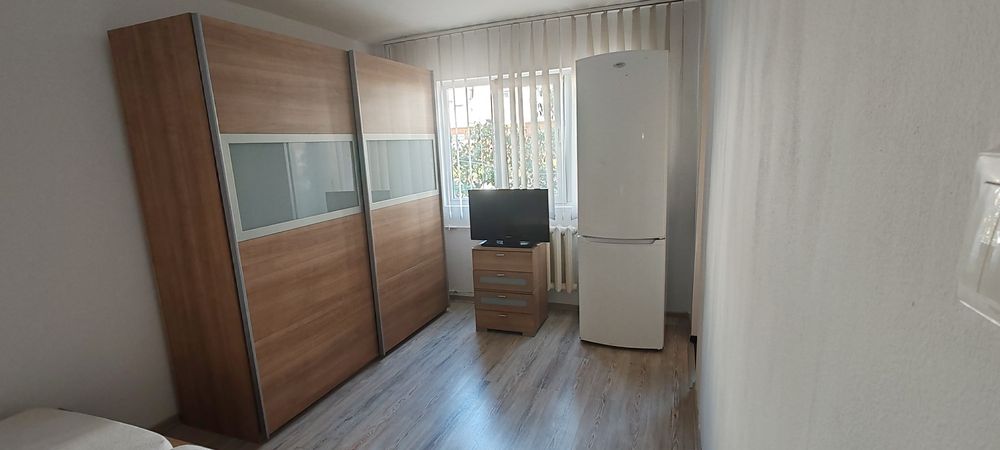 Proprietar vând garsonieră zona confecții