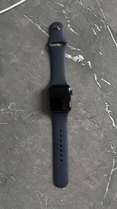Продам Apple Watch SE 40mm (GPS)