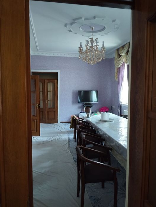 Hovli sotiladi 12 sutiq
