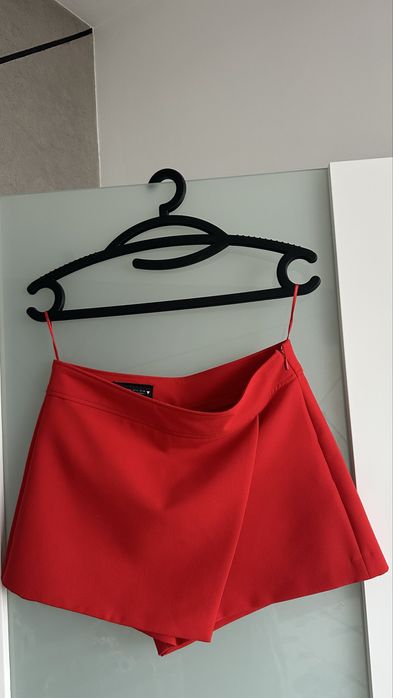 Поли ZARA, чисто нови, без етикет