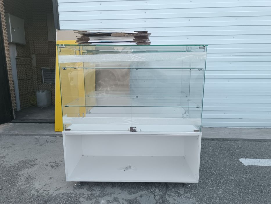 Торговое оборудование, витрины