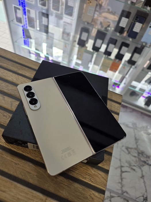 Galaxy Z Fold 4 5G 256GB. (  ECRANUL MIC NU MERGE ) )