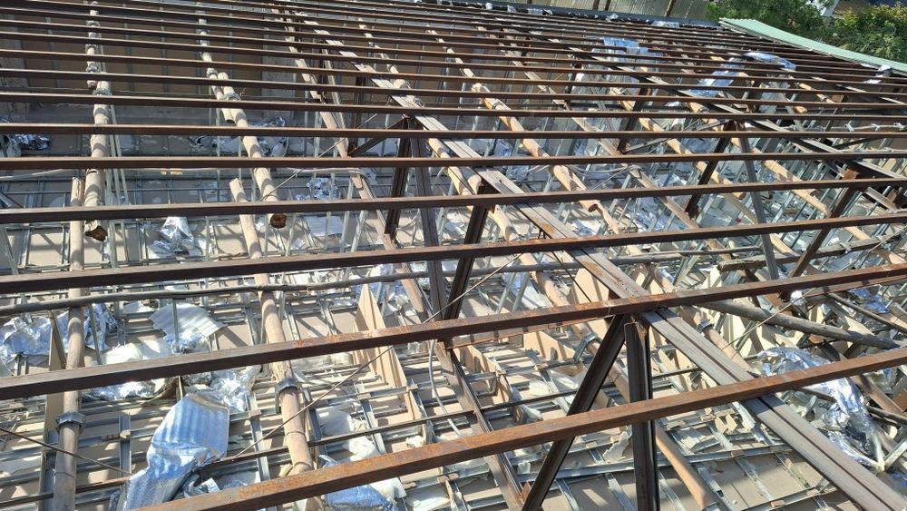 Ferma,  Metallakonstruktsiya  sotiladi, holat yaxshi.