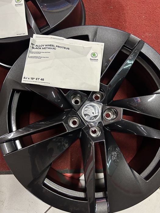 19ц Skoda Enyag Kodiag Superb Octavia VW ID4 ID5/Seat Terraco Audi Q4