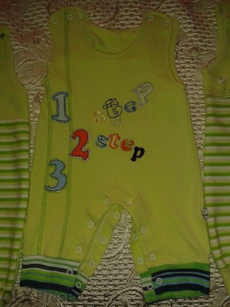 3 зелени гащеризончета + шапка