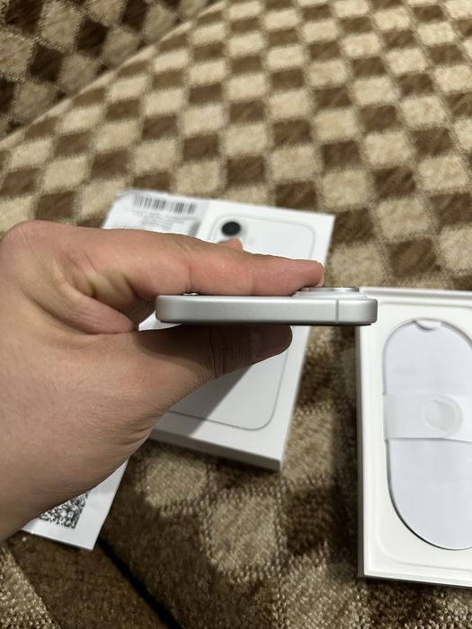 Продам iPhone 16 128