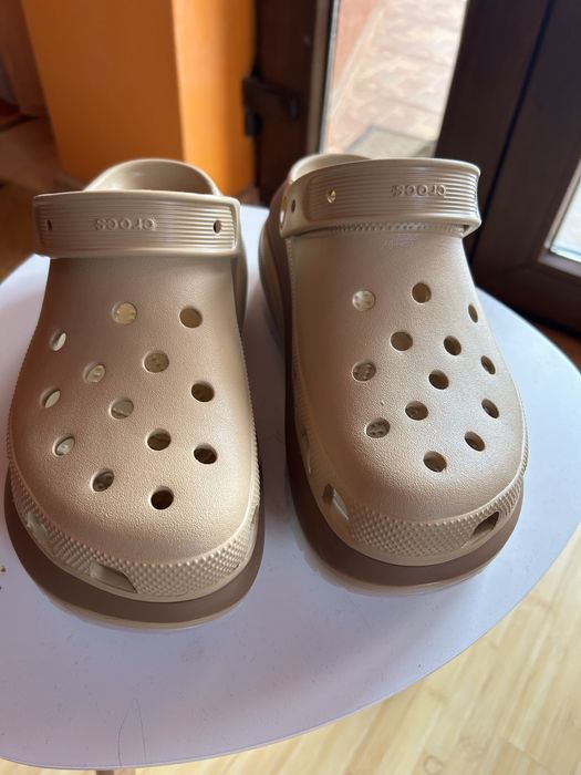 Slapi Crocs classic Mega clog Bej