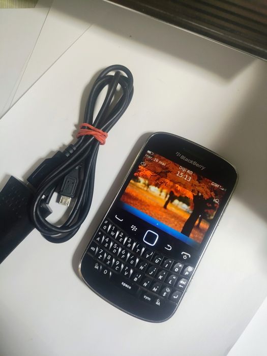 Blackberry Bold Touch 9900 + charger ( decodat,lb română)