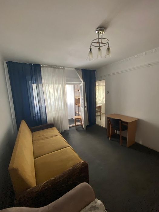 Închiriez garsoniera