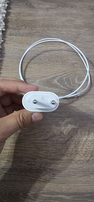 Оригинальная зарядка на айфон