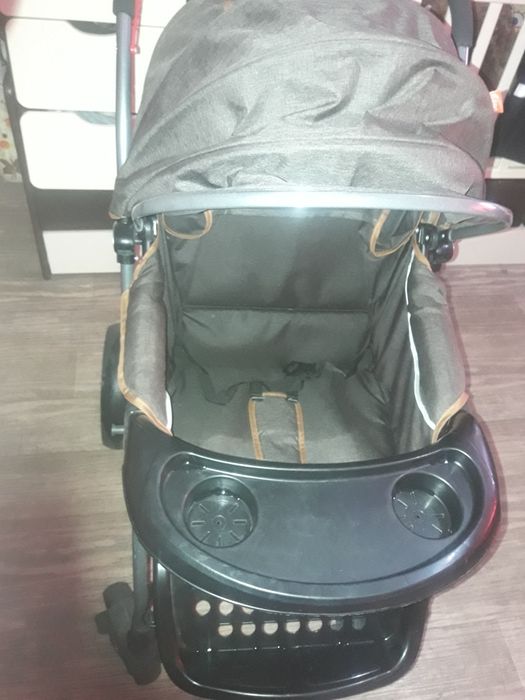 Коляска продам в районе женис