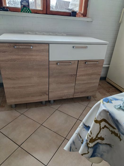 Кухонный гарнитур, стол со стульями