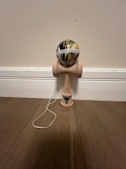 Vand kendama krom Noia 6! Stare impecabila. M-am jucat cu ea de 2-3 ori