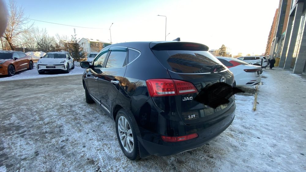 Автомобиль кроссовер